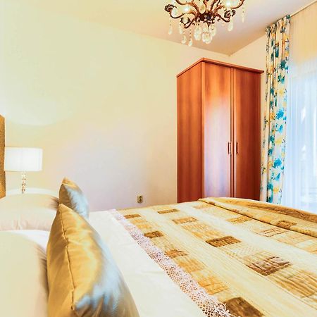 Family friendly seaside apartments Rogoznica - 2010 Habitación foto