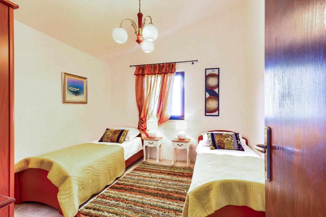 Family friendly seaside apartments Rogoznica - 2010 Exterior foto